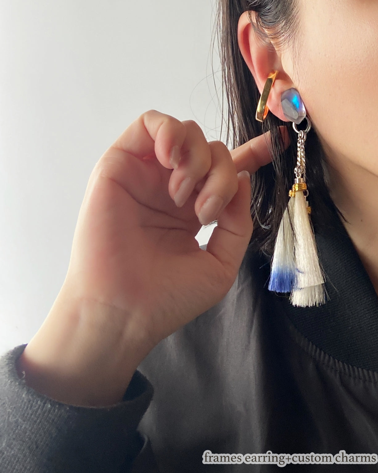 Frames Earrings / Fragment / interchangeable / Alice in Wonderland Frost Blue-Gray 7-c