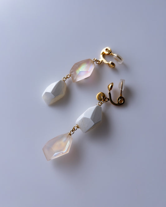 Frames Dangle Earrings / Fragment / Hydrangea Dreamscape-Faded Mirage Frost