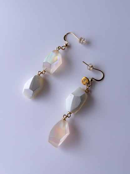 Frames Dangle Earrings / Fragment / Hydrangea Dreamscape-Faded Mirage Frost