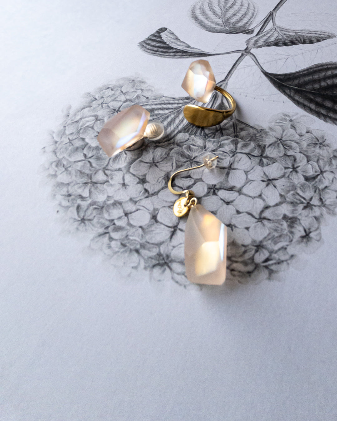 Frames 着せ替えチャーム / Fragment / Interchangeable / Hydrangea Dreamscape-Faded Mirage Frost