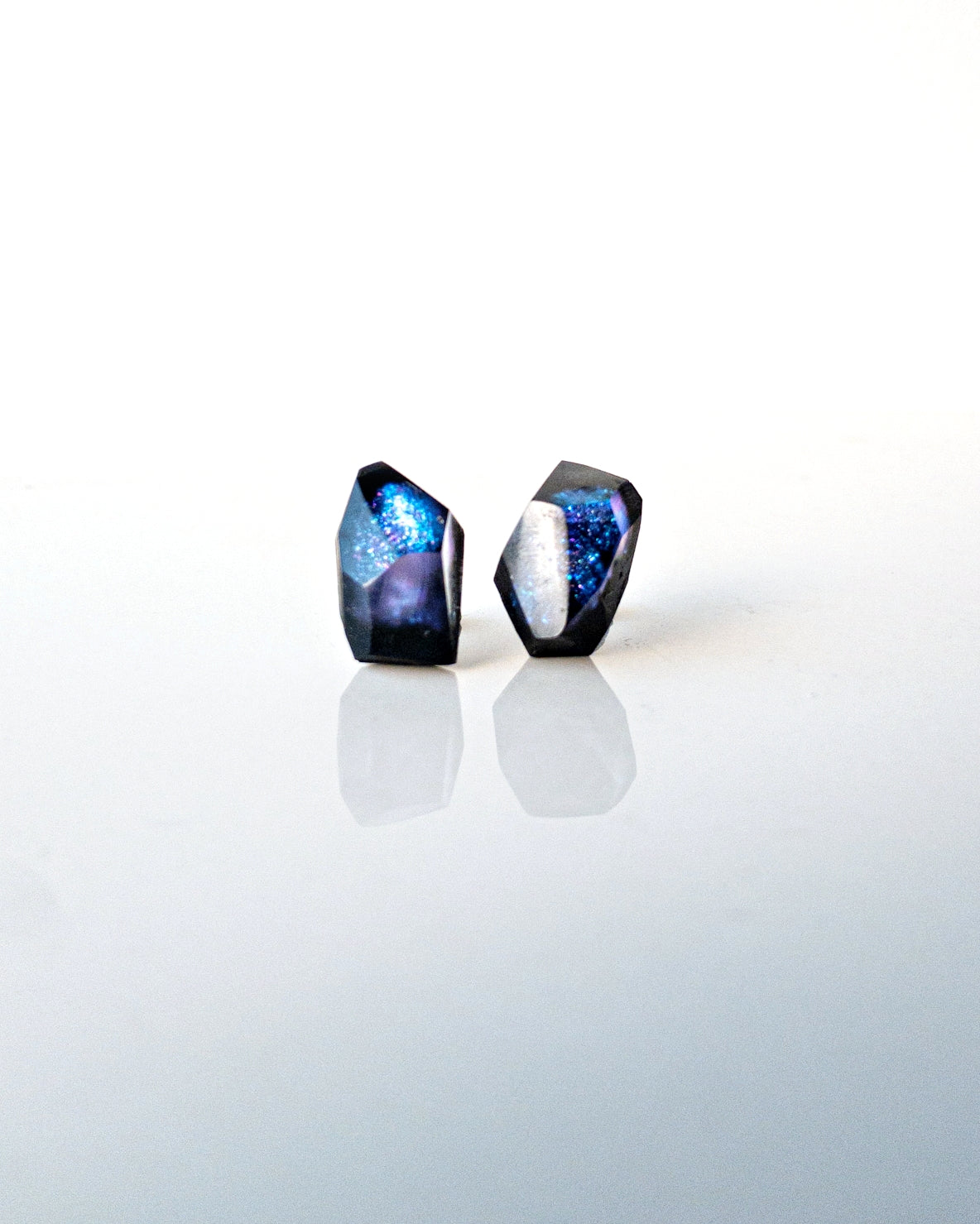 Frames earrings /crystals/ Night on the Galactic Railroad deep blue⇄deep purple 5-a
