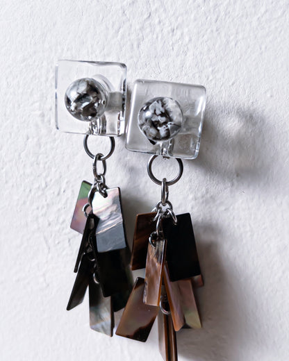 Bugs Eye 2way Earrings / Interchangeable / Macro View-Black Shell