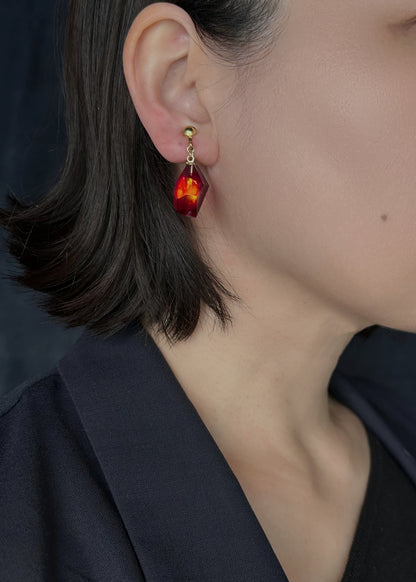 Frames Dangle Earrings / Fragment / Alice in Wonderland_Red 7-a