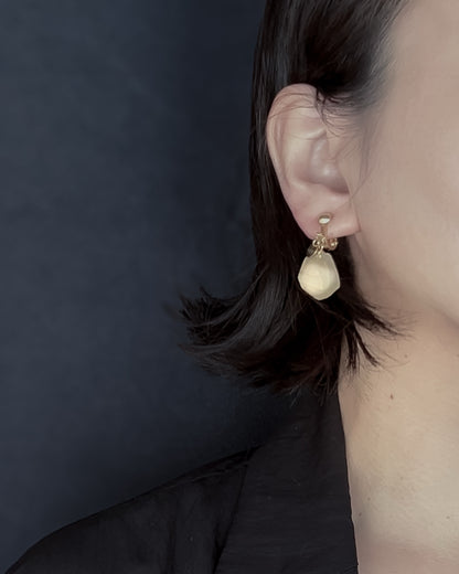 Frames Dangle Earrings / Fragment / Hydrangea Dreamscape-Faded Mirage Frost