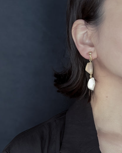 Frames Dangle Earrings / Fragment / Hydrangea Dreamscape-Faded Mirage Frost