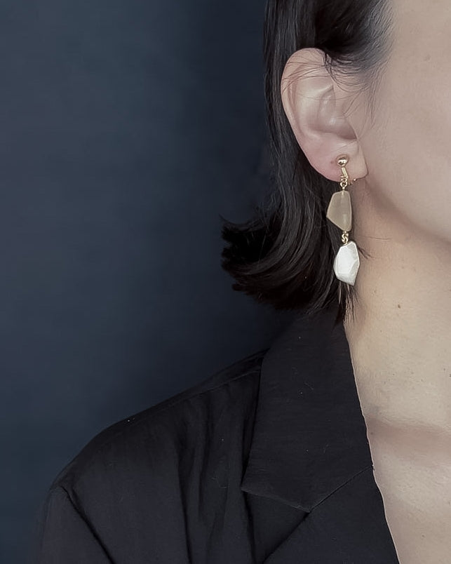 Frames Dangle Earrings / Fragment / Hydrangea Dreamscape-Faded Mirage Frost