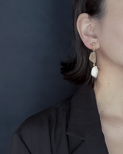 Frames Dangle Earrings / Fragment / Hydrangea Dreamscape-Faded Mirage Frost